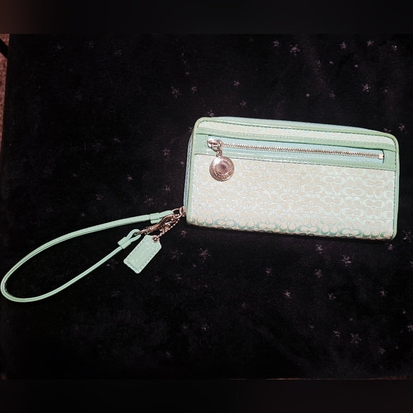 Coach Teal / Mint Signature C Wristlet Wallet - Picture 2 of 9